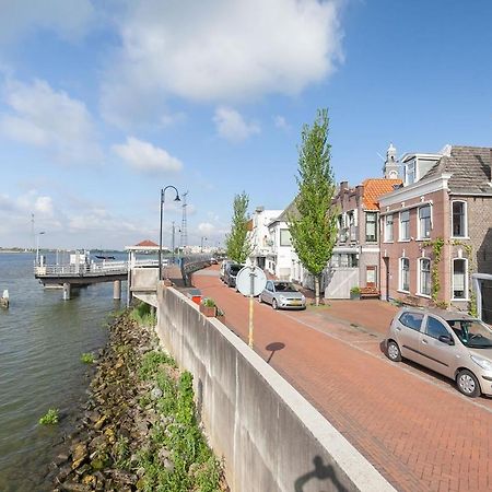 De Kapiteinshut Aan De Rivier Met Xl Ligbad En Sauna Lekkerkerk المظهر الخارجي الصورة