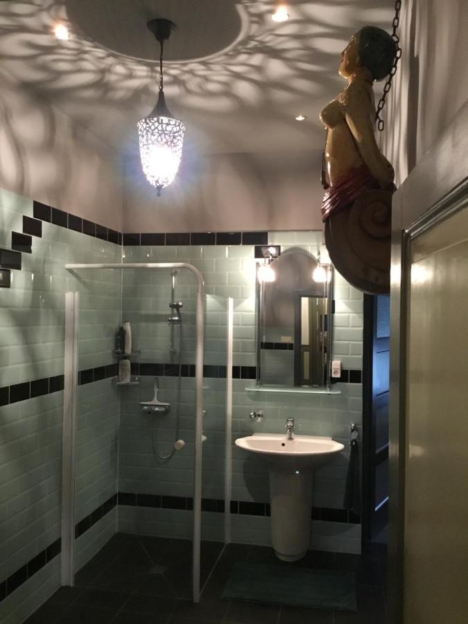 De Kapiteinshut Aan De Rivier Met Xl Ligbad En Sauna Lekkerkerk المظهر الخارجي الصورة