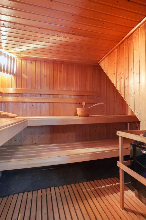 De Kapiteinshut Aan De Rivier Met Xl Ligbad En Sauna Lekkerkerk المظهر الخارجي الصورة